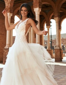 3-amaya-wedding-dress-marchesa-pronovias.jpg