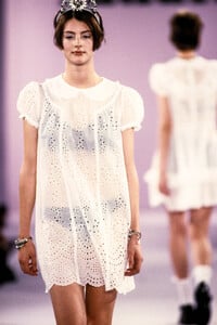 32657737_AnnaSui1994WomenRTW64.thumb.jpg.5ebc34c544a9071fb253bc81a49c3e92.jpg