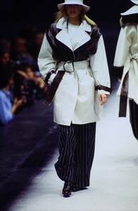 357688578_gianfranco-ferre-fw-1993(6).thumb.jpg.a3ec4c6877e67b8ae2c8d0c8a517bb20.jpg