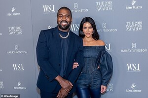 39728384-9329297-Split_Kim_filed_for_divorce_from_Kanye_last_month_after_almost_s-a-4_1614941308046.jpg