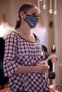 39879492-9310487-Pattern_play_She_played_with_patterns_throwing_on_a_checkered_bl-a-38_1614558266399.jpg