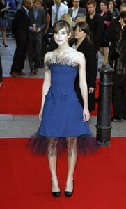 40096_Keira_Knightley_122_205lo.jpg