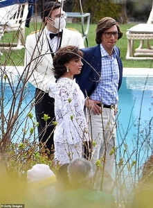 40587542-9372093-Work_Lady_Gaga_who_plays_Black_Widow_Patrizia_Reggiani_in_House_-m-35_1615990842155.jpg