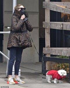 40615534-9374721-Staying_warm_Olivia_Palermo_35_bundled_up_in_a_leopard_print_dow-m-79_1616032993427.jpg