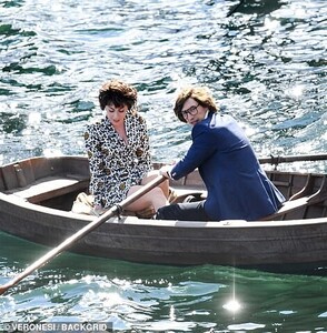 40637500-9376799-Couple_Gaga_exuded_90s_glamour_as_she_filmed_scenes_at_Villa_Bal-a-318_1616084264307.jpg