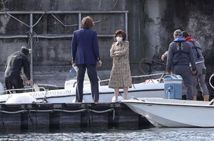 40640820-9376799-Masked_up_Gaga_sported_a_mask_in_between_shooting_scenes_with_Dr-a-14_1616091002450.jpg