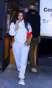 40687594-9381371-Pensive_Kim_looked_pensive_as_she_stepped_out_at_the_famous_eate-m-83_1616172699902.jpg