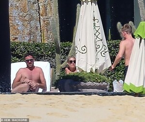 40723054-9384289-Chill_time_The_duo_are_in_Mexico_which_Kristin_called_her_second-m-67_1616267215412.jpg