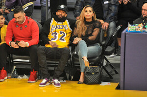 Lauren+London+Celebrities+Los+Angeles+Lakers+r_ZNKHGk3ONx.jpg