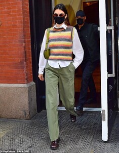 40751250-9386389-In_session_The_supermodel_wore_a_multicolored_and_striped_vest_o-a-70_1616354329391.jpg