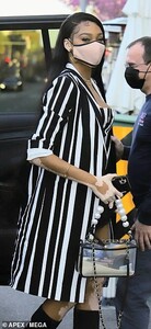 40813594-9391775-Style_She_had_on_a_splendid_striped_matching_duster_jacket_over_-a-47_1616473032807.jpg
