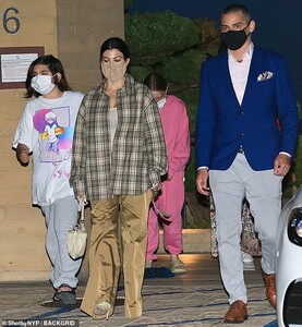 41110078-9417141-Protection_The_high_profile_celebrity_always_gets_the_VIP_treatm-a-18_1617129870222.jpg
