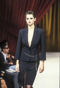 430387191_Moschino1998WomenRTW49.thumb.jpg.8a9e37dbe5afc2875911425d6400e2ae.jpg