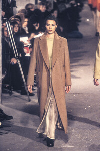 444876494_DriesVanNoten1996WomenRTW74.thumb.jpg.68e549b8e9151a9910db7ebcb4b80fd4.jpg