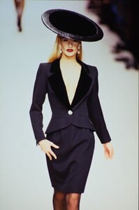 Yves-Saint-Laurent-Fall-1995 (23).jpg