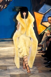 474946021_JohnGalliano1997WomenRTW9.thumb.jpg.7c4b0859bbeb990d79632d9cccd03fe3.jpg