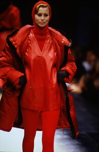 476253731_gianfranco-ferre-fw-1993(1).thumb.jpg.67ddc8452b7c381049a5496a53a3b6c5.jpg