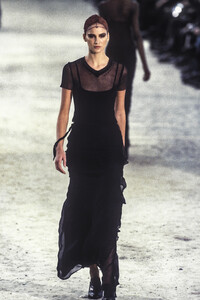 477999113_DriesVanNoten1997WomenRTW61.thumb.jpg.8a75efef9ee74a79e8c05b82595a420d.jpg