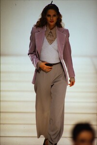 479530514_emporio-armani-fall-1995(25).thumb.jpg.962d0228f374234b07115926dc2bd03c.jpg