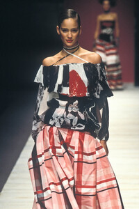 480117115_ChristianLacroix1997WomenRTW139.thumb.jpg.3d7c1621285080c100ee1823eeaa3981.jpg