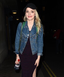 48463264_hqcelebcorner-2.jpg