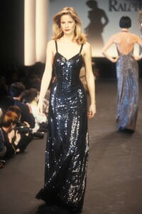 524027930_RalphLauren1995WomenRTW88.thumb.jpg.36dcb4302a8a883317cd237f35896911.jpg