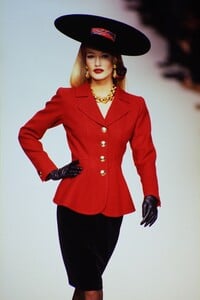 Yves-Saint-Laurent-Fall-1995 (14).jpg