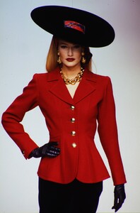 Yves-Saint-Laurent-Fall-1995 (12).jpg