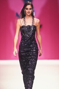 584847564_YvesSaintLaurent1998WomenRTW101.thumb.jpg.ecba1a9066d68b6ee75ddbcc7e6eb5a5.jpg