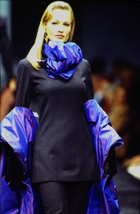 610806125_gianfranco-ferre-fw-1993(0).thumb.jpg.7a72f90f0973a00acf129a184df9e231.jpg