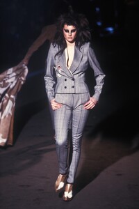 61801917_AlexanderMcQueen1997WomenRTW91.thumb.jpg.ee169e42987593615bd5a238bcd3e6b6.jpg