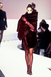 626059844_ClaudeMontana1997WomenRTW33.thumb.jpg.7cac9d1e30a18edb0156238d4c327744.jpg