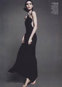 637828706_Mert__Marcus_US_Vogue_November_2011_07.thumb.jpg.93c342638f876eb92a3f604fda2f3a40.jpg