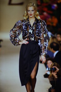 6683720_ysl-hc-ss-1995(8).thumb.jpg.be20b6675a3a0f39a60d9f63f04fb9c4.jpg