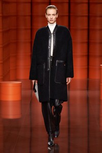 Sarah Dahl Hermes Fall 2021 RTW PFW 1.jpg