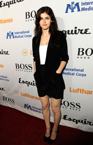 75558_Alexandra_Daddario_Esquire_House_004_122_159lo.jpg