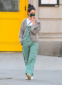      hol120321BZNimage104.jpg