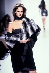 771772802_Halston2000WomenRTW44.thumb.jpg.a549c5a0daea495b81fc52ff38ab7288.jpg