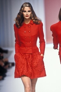 784412553_Valentino1995WomenRTW4.thumb.jpg.ae2eb0609ea89935f30dbb9ca8a5ef2b.jpg