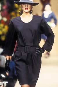 79948973_YvesSaintLaurent1993HauteCouture156.thumb.jpg.7cdf754798f7fcb8db0592fc48bf182a.jpg