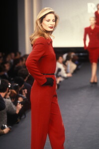82445410_RalphLauren1995WomenRTW84.thumb.jpg.57a6a528cd6dc53a0870976d912f9963.jpg