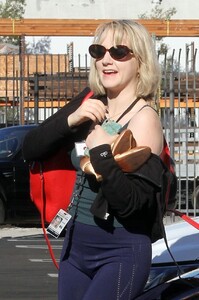 82534334_hqcelebcorner-6.jpg