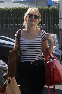 84705219_hqcelebcorner-6.jpg
