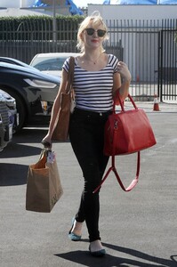 84705230_hqcelebcorner-7.jpg
