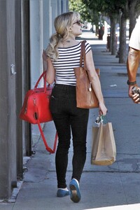 84705318_hqcelebcorner-13.jpg