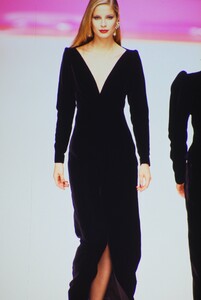 Yves-Saint-Laurent-Fall-1995 (30).jpg