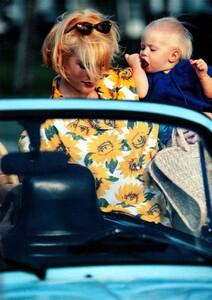 878885122_MarieClaireItaliaJuly1991UnaVacanzaPerDueWilliamGarrett8.thumb.jpg.96c22894e72b9fe2bf4b0b0c2005a265.jpg