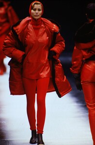 885395031_gianfranco-ferre-fw-1993(2).thumb.jpg.7c795f478557baca2c4fcf185621e565.jpg