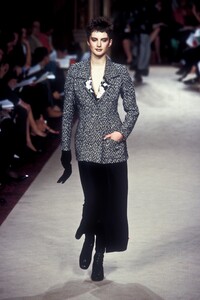 901383993_EmanuelUngaro1996HauteCouture7.thumb.jpg.628104855677257d9738fd8796a125ab.jpg