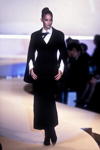910564790_ClaudeMontana1997WomenRTW30.thumb.jpg.7f76aff4a9e2037b447e4c042e2c5da3.jpg
